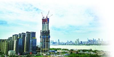 武汉绿地中心建设过半 明年竣工冲刺中国第一高楼