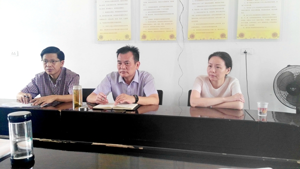 洪山区教育局党委李春德书记赴新洲调研精准扶贫工作