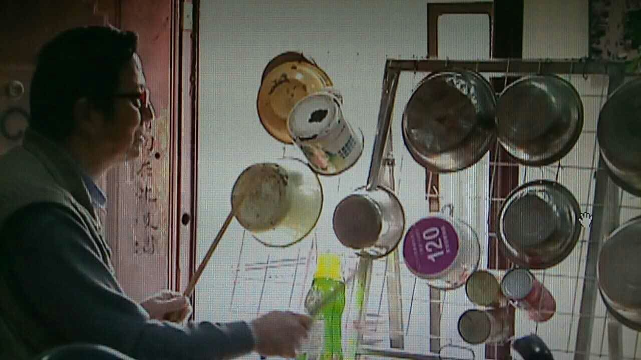 从制作第一把二胡到现在,十多年的时间,段绍康自制了七八十种乐器,每