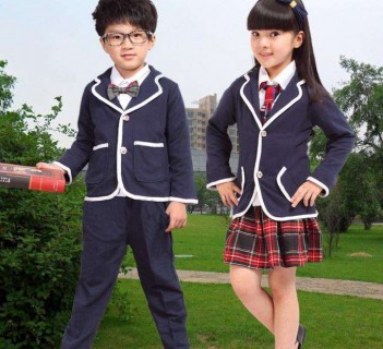 四川:中小学生校服穿两年以上才能换新款