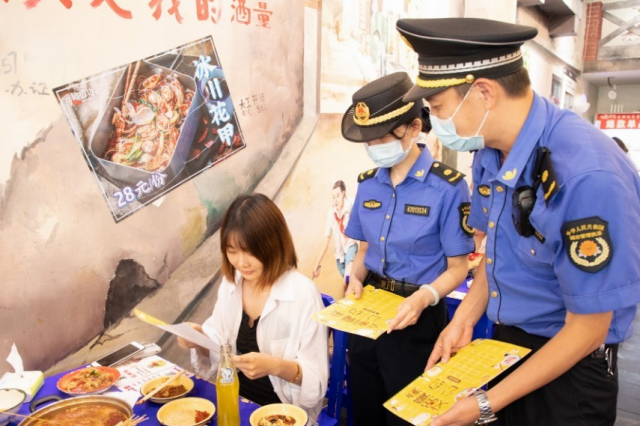 武汉市汉阳区餐饮企业节前纷纷出新“小盘菜、半份菜”从源头上杜绝浪费